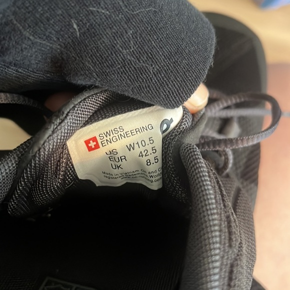 On Cloud Running Shoes Black - Picture 5 of 5